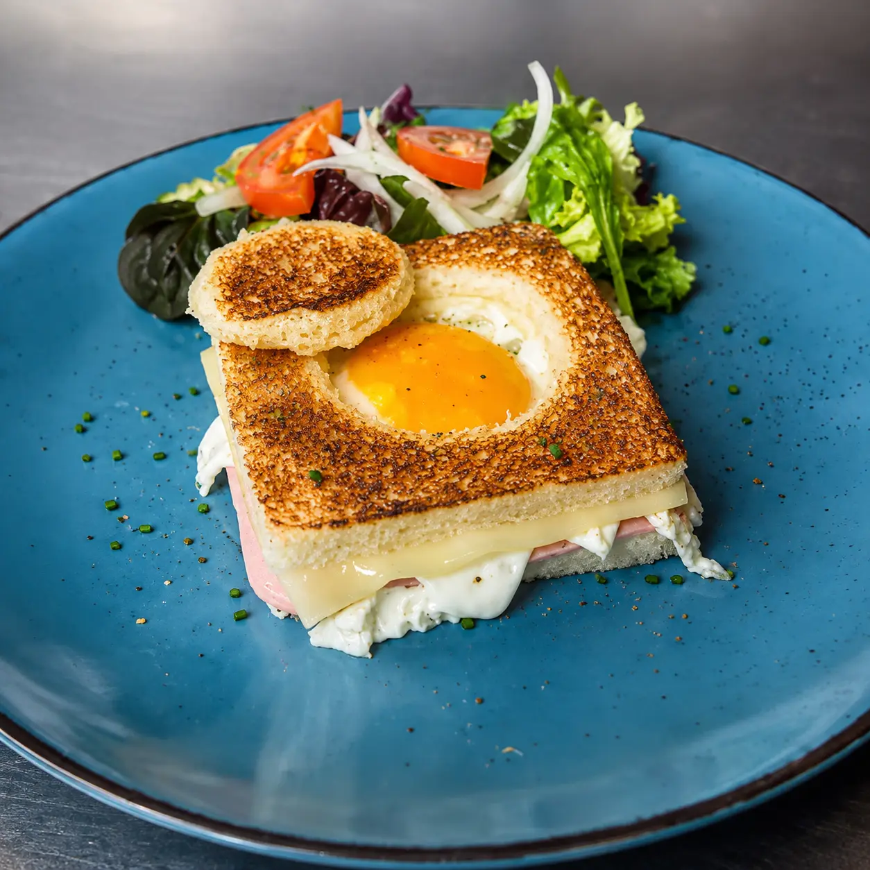 Sandwich Jamón, queso y huevo frito