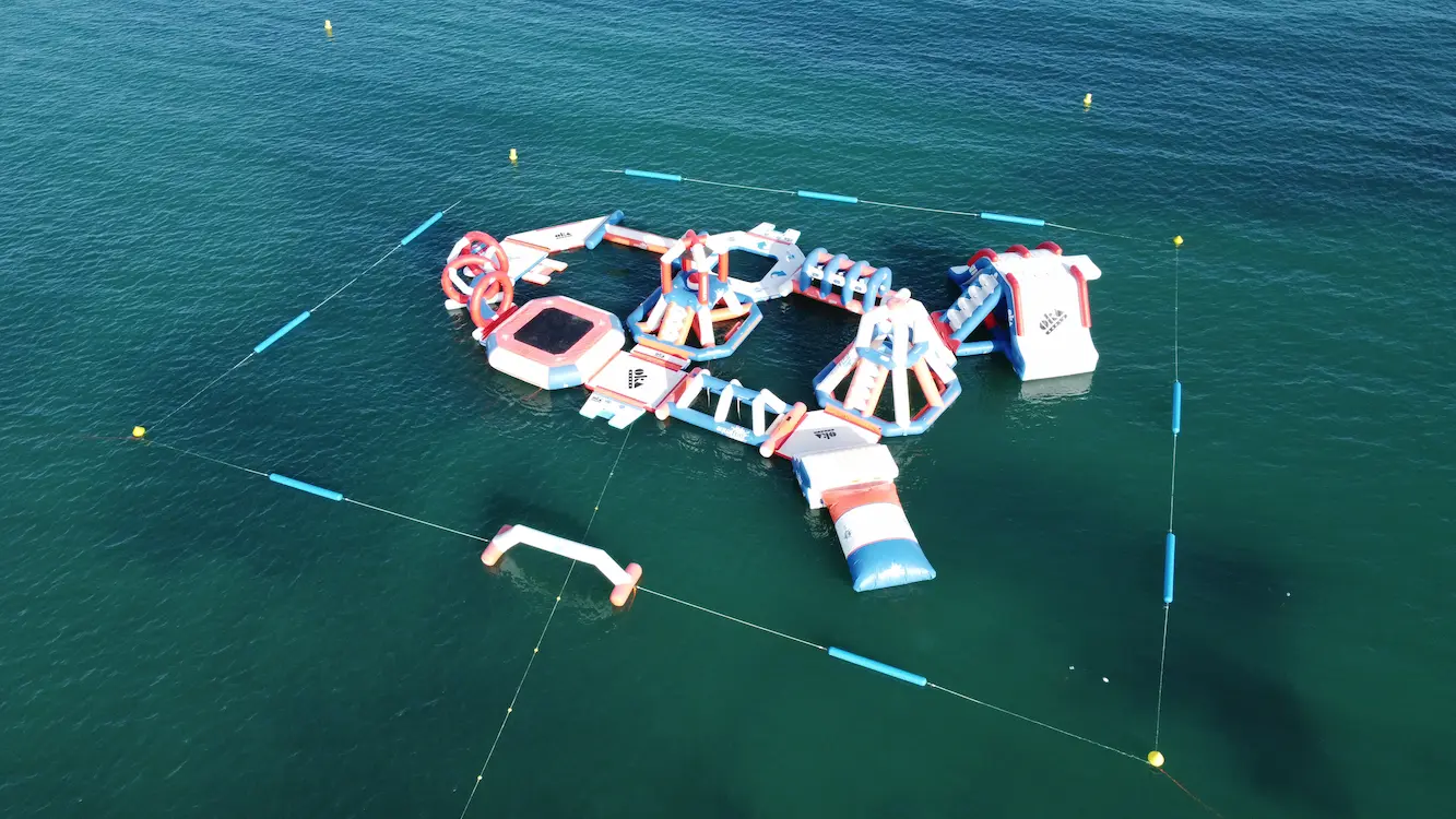 Summer water activities at Playa de los Náufragos