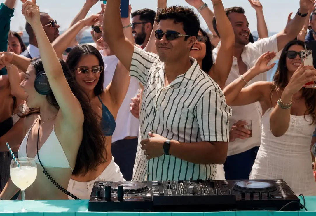 ¡El «pequeño Ibiza» de Torrevieja ya está aquí!: Descubre la experiencia Sunset Mullins